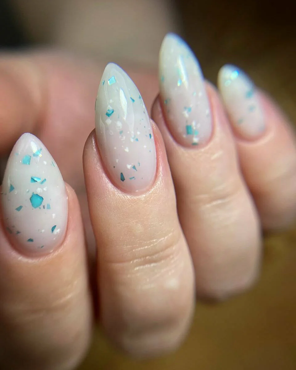 Маникюр Nails Bar в Белгороде - молочный маникюр с цветными вкраплениями - фото 22