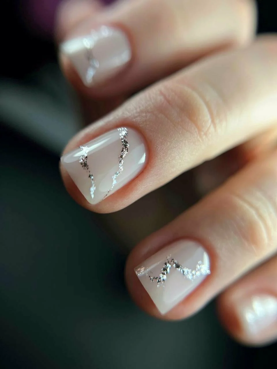 Педикюр Nails Bar в Белгороде - белый педикюр с тонкими линиями - фото 7