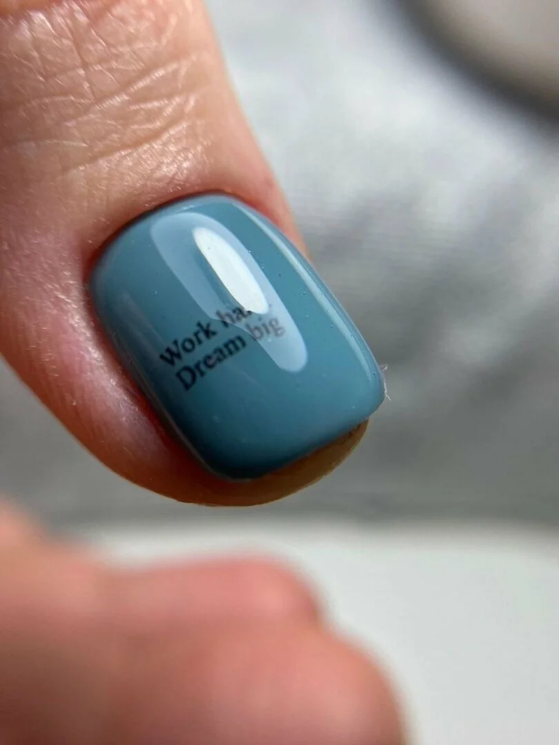 Педикюр Nails Bar в Белгороде - голубое покрытие на большом пальце - фото 8