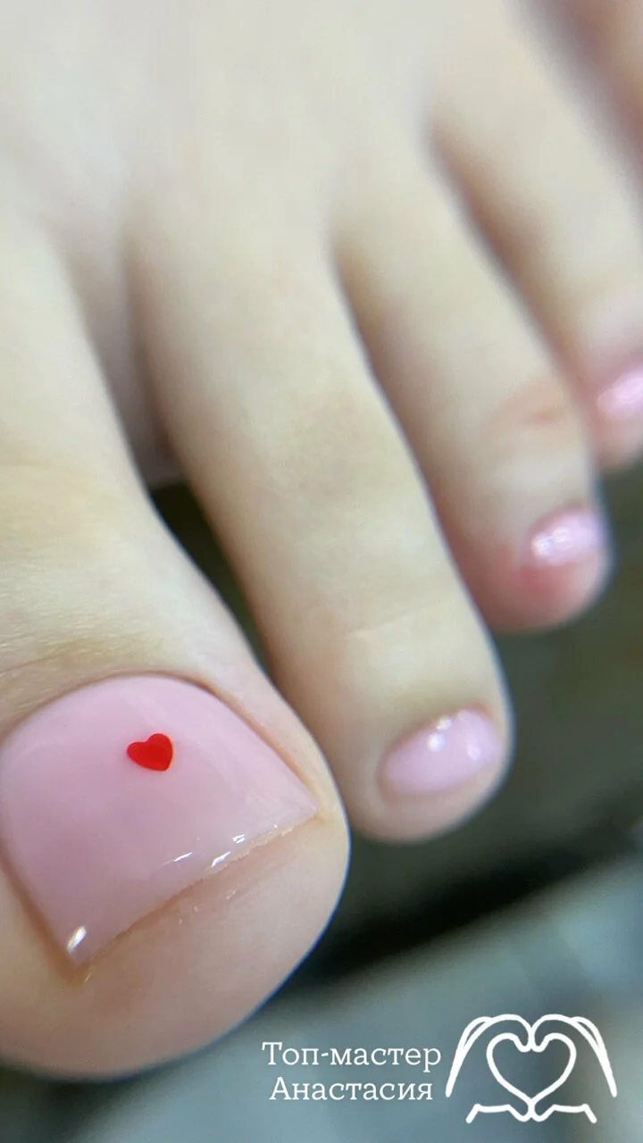 Педикюр Nails Bar в Белгороде - светло-розовый педикюр с маленьким акцентом - фото 13