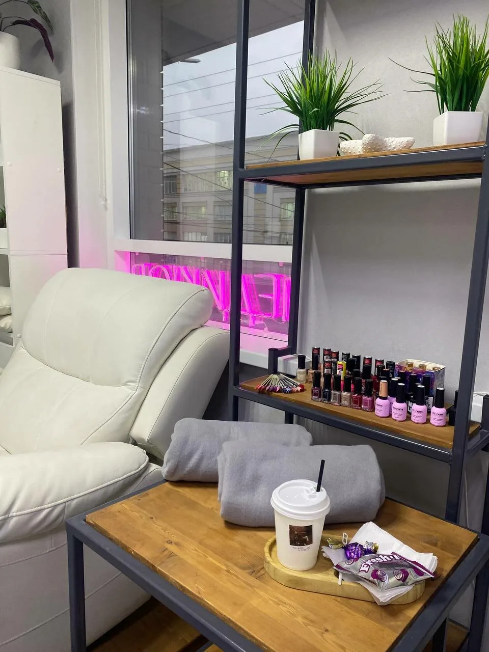 Студия маникюра и педикюра: интерьер и детали Nails Bar в Белгороде - фото 67 из карточки Яндекс Карт