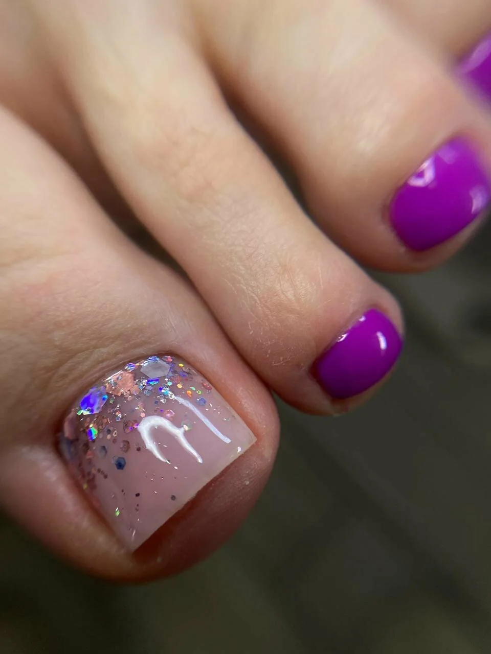 Педикюр Nails Bar в Белгороде - фиолетовый педикюр с декоративным акцентом - фото 27