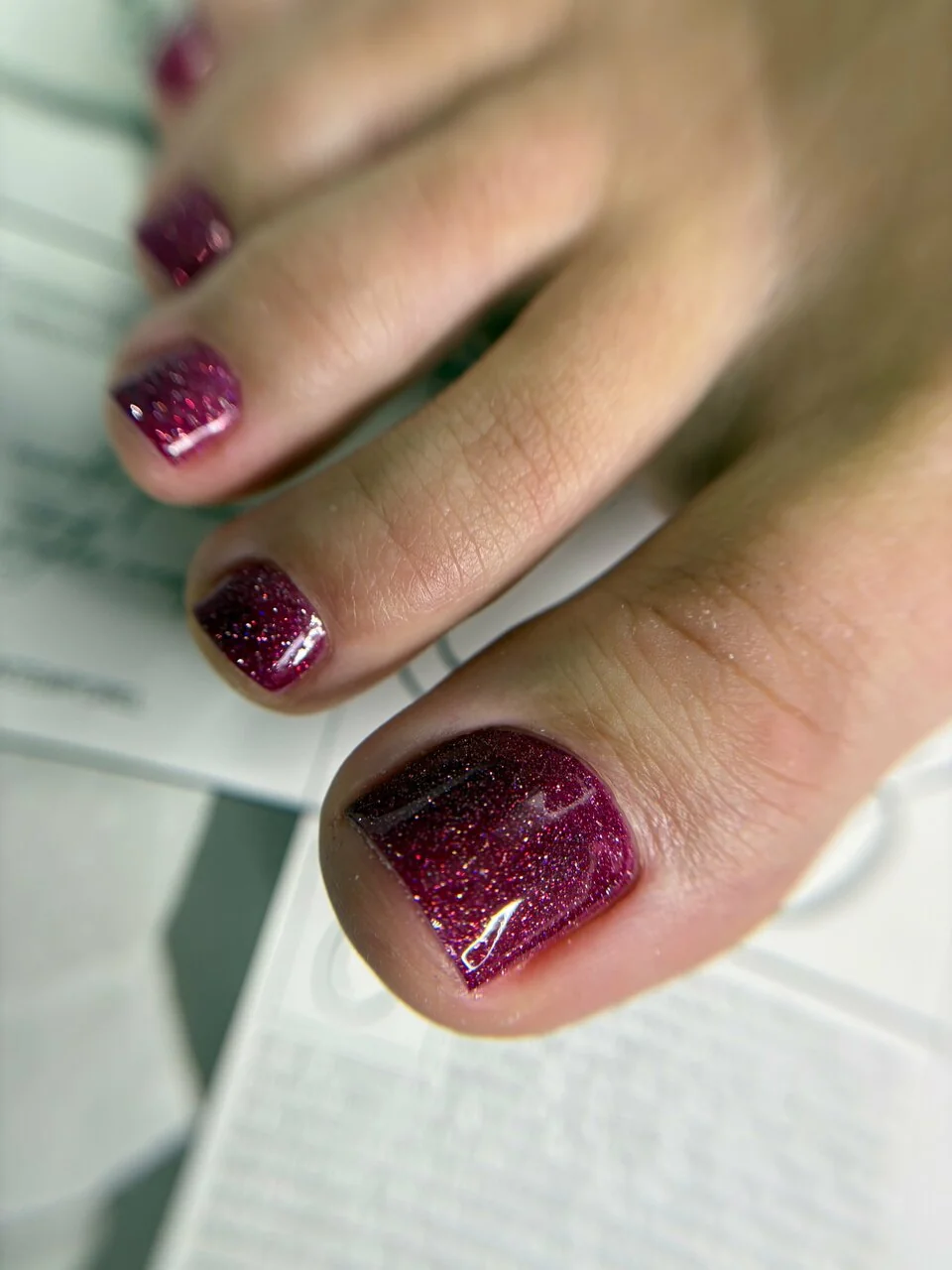 Педикюр Nails Bar в Белгороде - педикюр в ягодном оттенке - фото 30