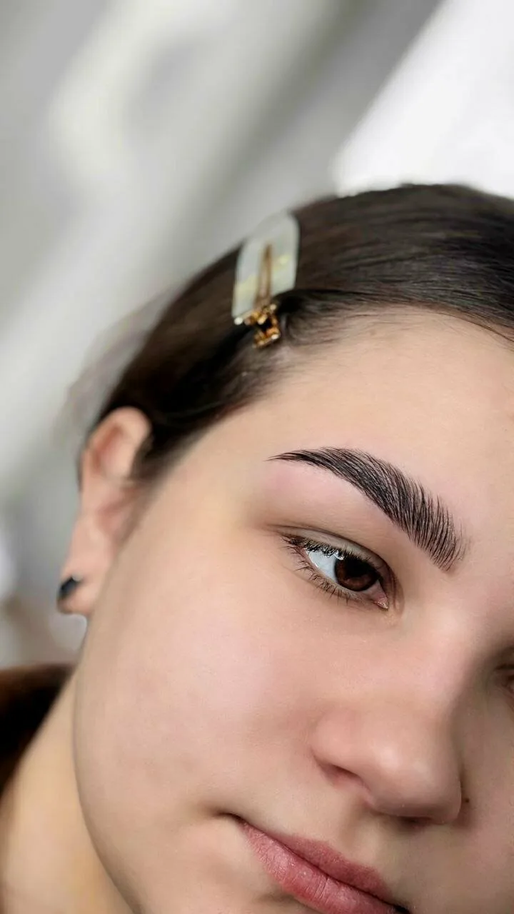 Оформление бровей и ресниц Nails Bar в Белгороде - фото 14 из карточки Яндекс Карт