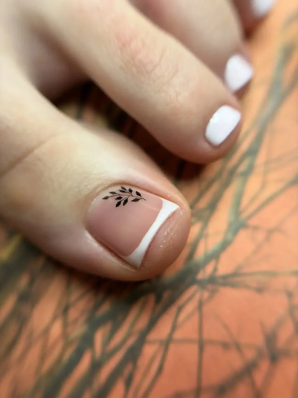 Педикюр Nails Bar в Белгороде - педикюр с нюдовым покрытием и рисунком - фото 39